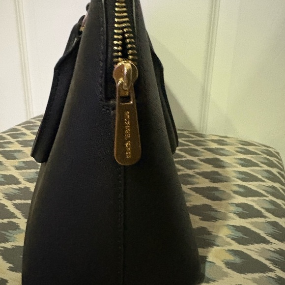 EUC Michael Kors Selma Medium
Satchel in Saffiano Leather Handbag Black - Picture 13 of 14